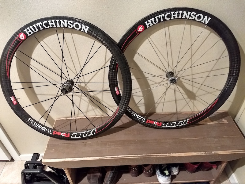 hutchinson tubeless road tyres