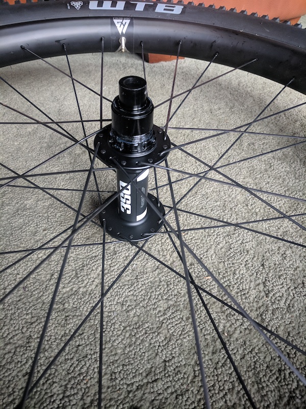 2017 Light Bicycle 29 Plus Carbon Rims
