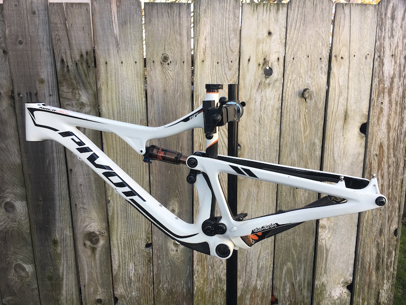 pivot 429 trail weight