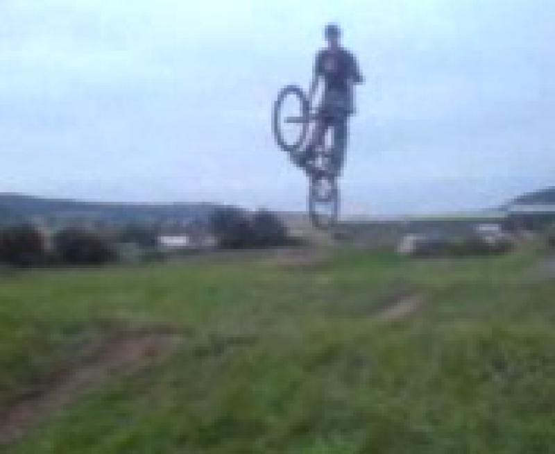 a still frame of me
just quit trials and as u can see ive still got the trials style when i air
