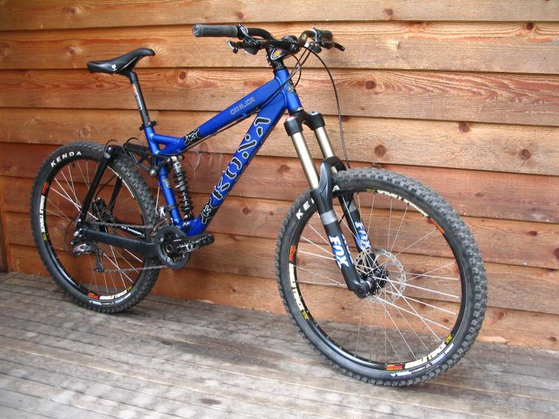 My Coiler early 07 - have since fitted DHX 5.0 rear shock, RC2 damper on fork,and 50mm vice stem.