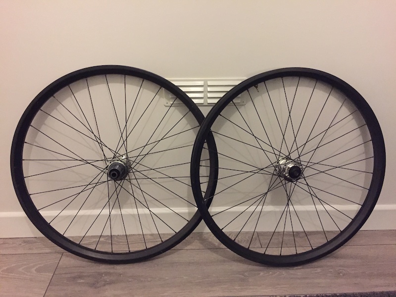 Light Bicycle Carbon Wheels on Superstar Tesla Hubs For Sale
