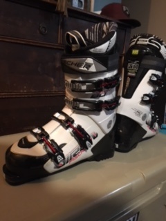2014 BRAND NEW 27.0 Fischer Soma Viron 80 Ski Boots
