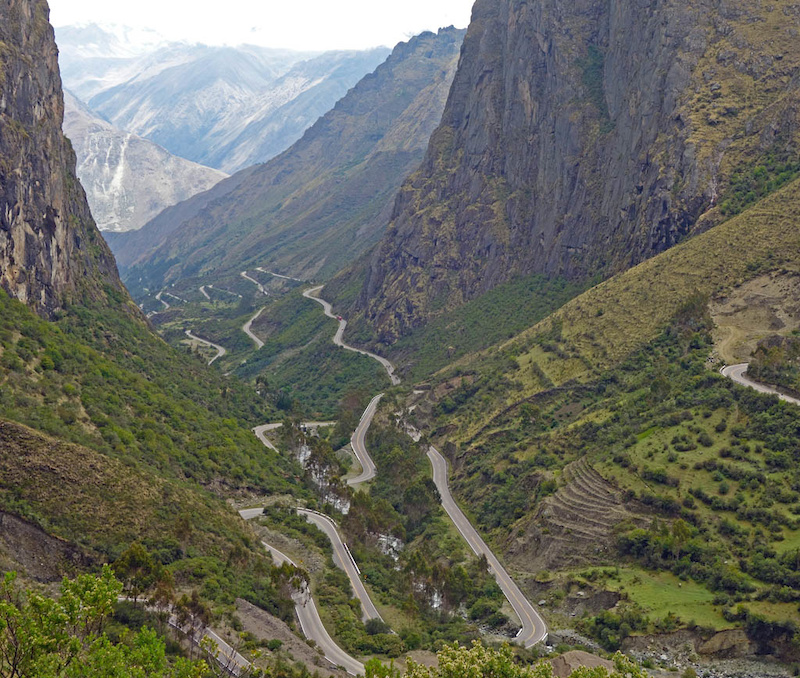 There are four Racchi combinations off the viewpoint on the Urubamba-Cusco road.  You can easily do them self-powered or with a shuttle assist with each ride being approximately 800 - 1000m in elevation.  Some are even maintained to some degree by local rides and by Holy Trails as part of the Santissimo Downhill course. and we took Racchi Caleta.  The ride depicted here takes the last part of the DH course all the way down to Diego’s family property at Huayllabamba for an enjoyable 800m descent.