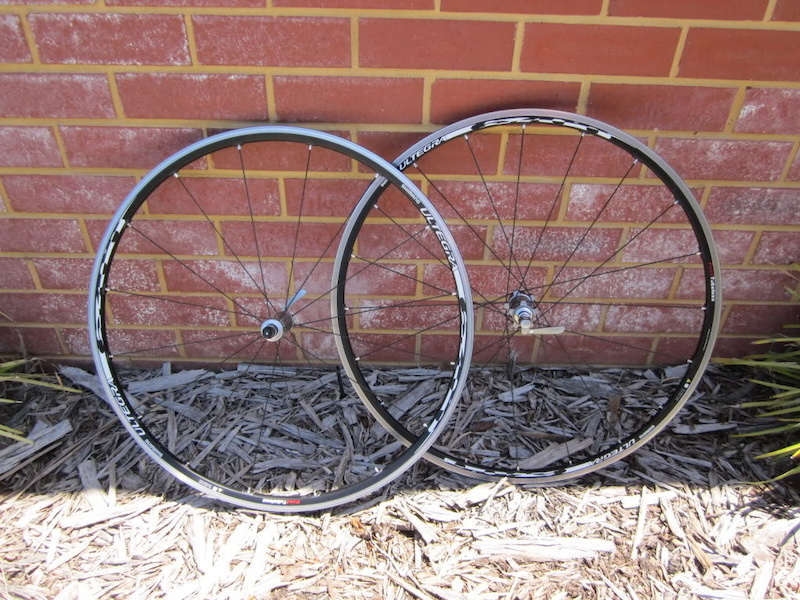 Shimano Ultegra 6700 Tubeless Wheelset For Sale