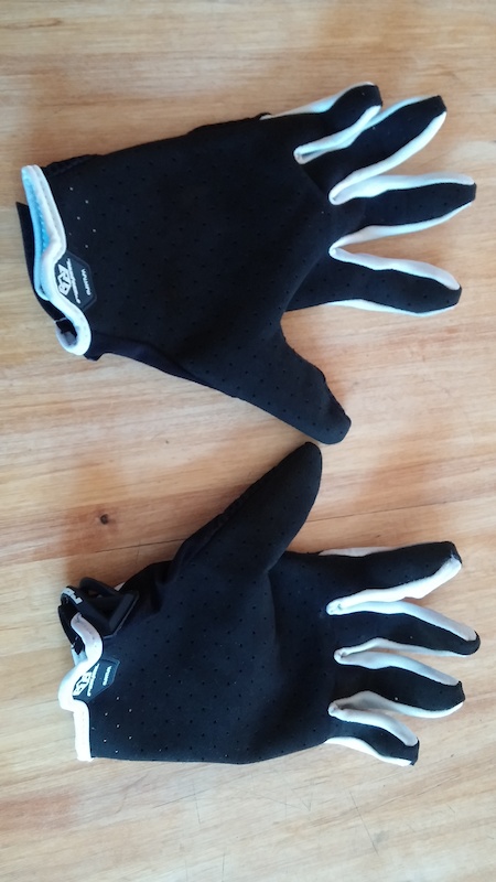 0 Royal Racing Quantum Gloves