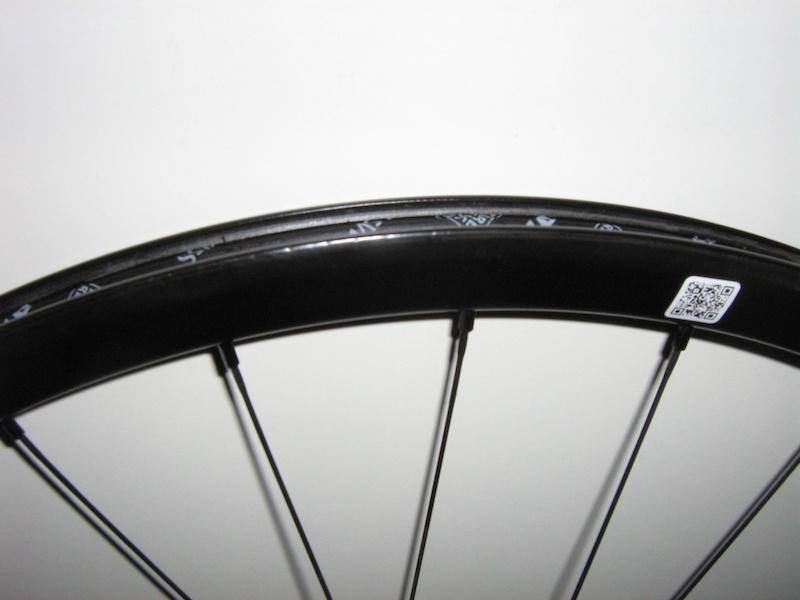 Carbon Giant wheelset without stickers