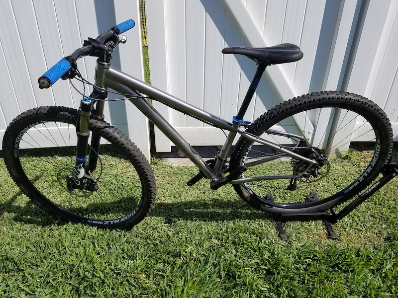 salsa el mariachi titanium