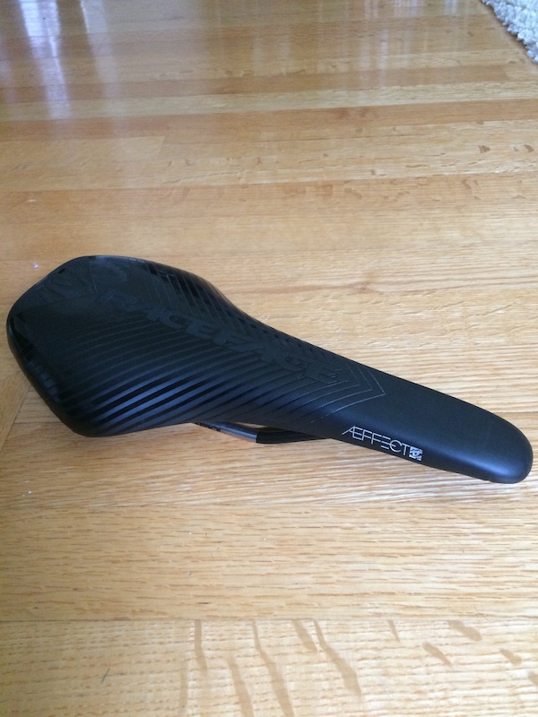 race face saddle