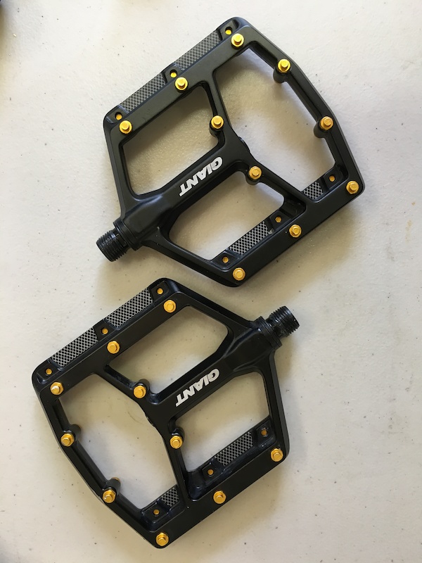 pinner dh flat pedals