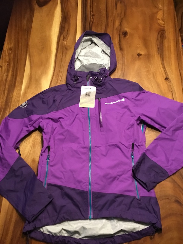 2018 Endura singletrack waterproof jacket SMALL For Sale