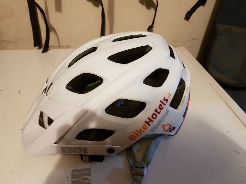 2015 Uvex and IXS trail helmets