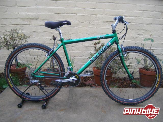 Just finished putting together an old school chromoly rigid bike. Its a 94 Raleigh M40, one of the last ones made in USA. I call it the green meanie.