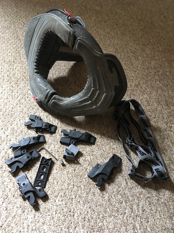 Leatt neck brace with cross straps For Sale