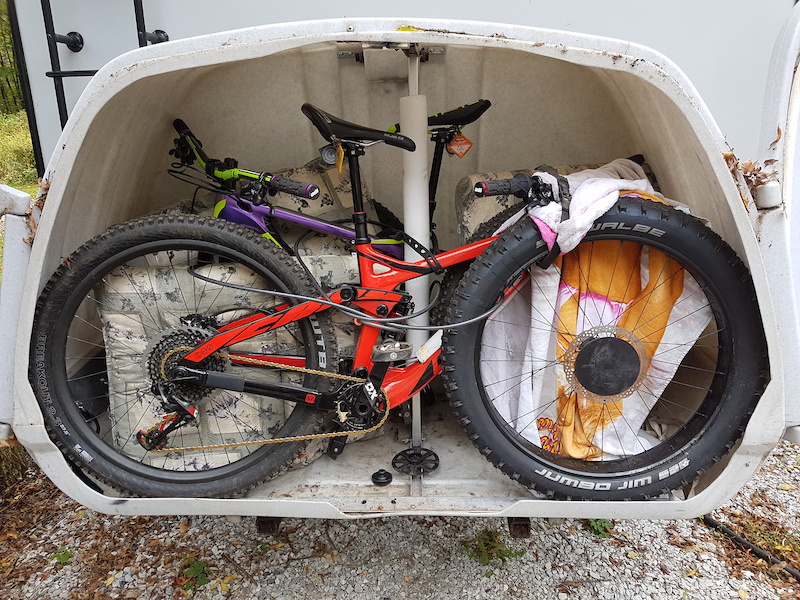 Enclosed store bike rack