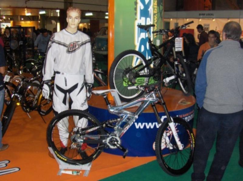 Bike e equipamento a utilizar pela bikezone em 2008