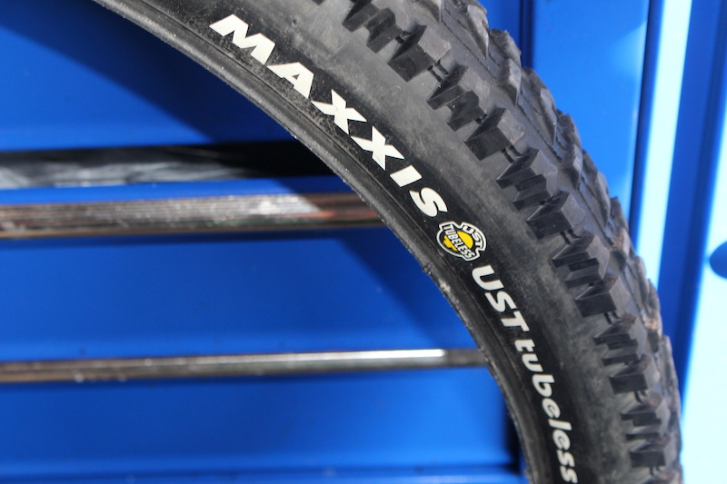 Maxxis ust tubeless 26 hot sale