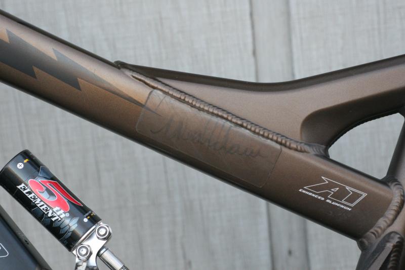 picture of Darren Berrecloth signiture on left side of top tube.... really great condition