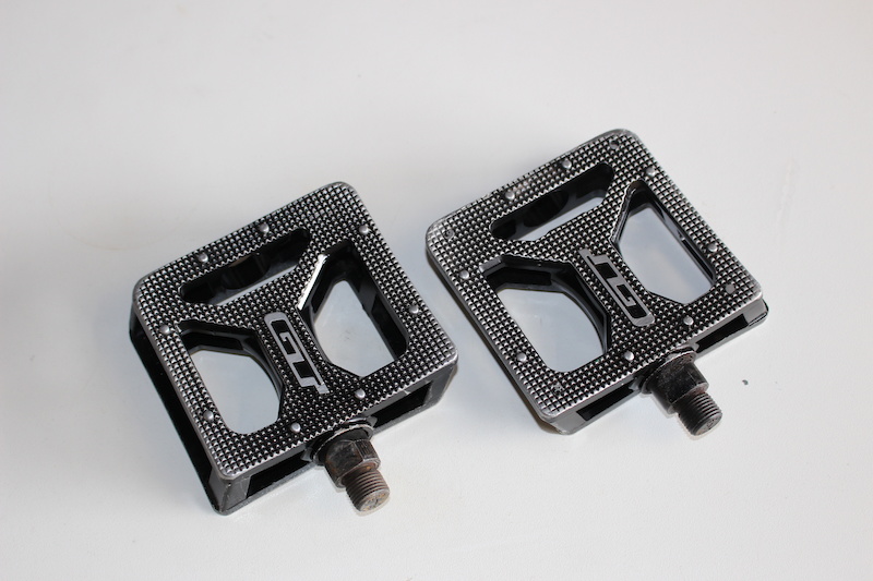 GT mountain bike flat pedals For Sale