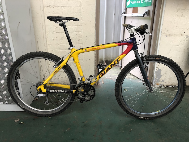 Giant mcm team outlet carbon mountain bike