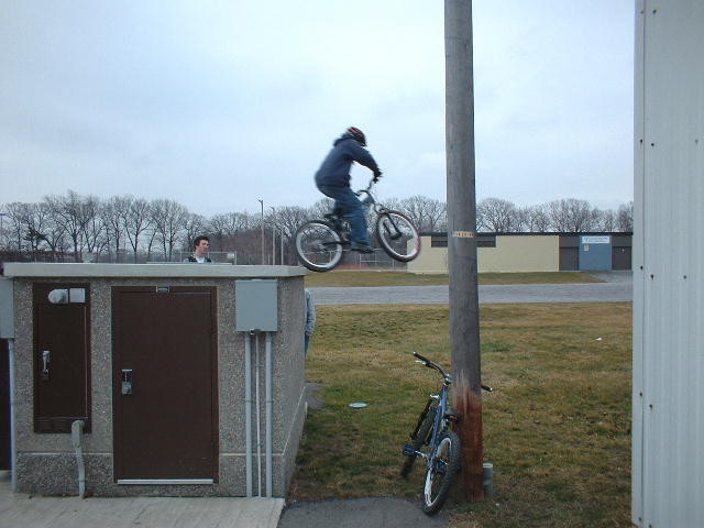 Dan dropping an electric box to flat bout 6 ft ( St. Catharines Trials & Freeride Crew - http://sctfc.cjb.net )