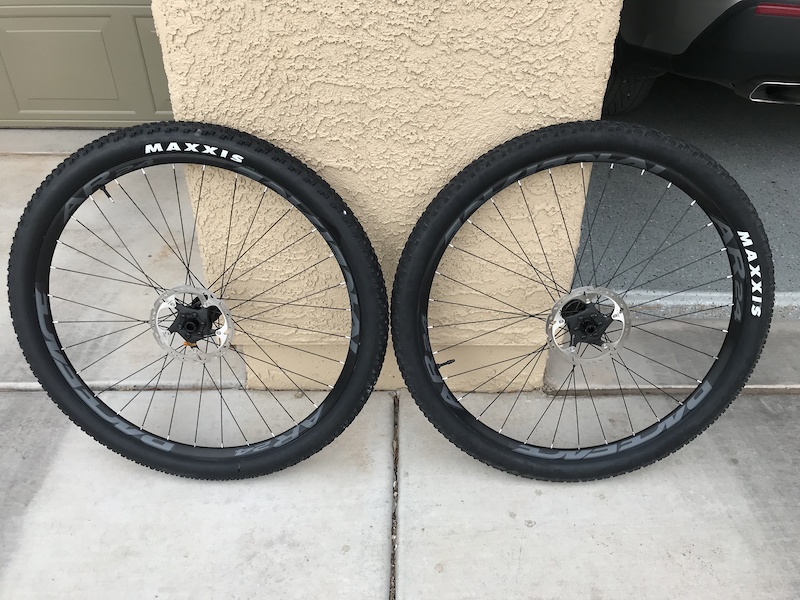 race face arc 27 wheelset