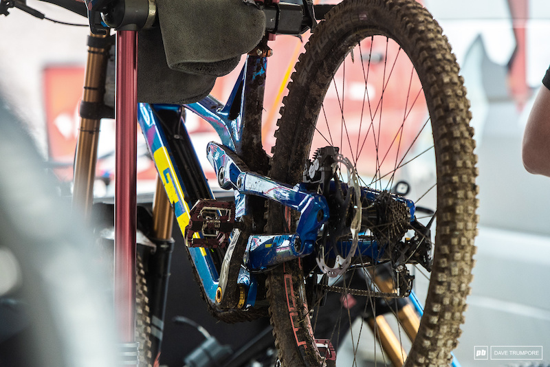 No one at GT would say a word, but those sure look like some 29 inch wheels on Wyn Masters DH bike.  We have seen the 27.5 version all season, but so far a 29er version has been elusive. Until now perhaps.