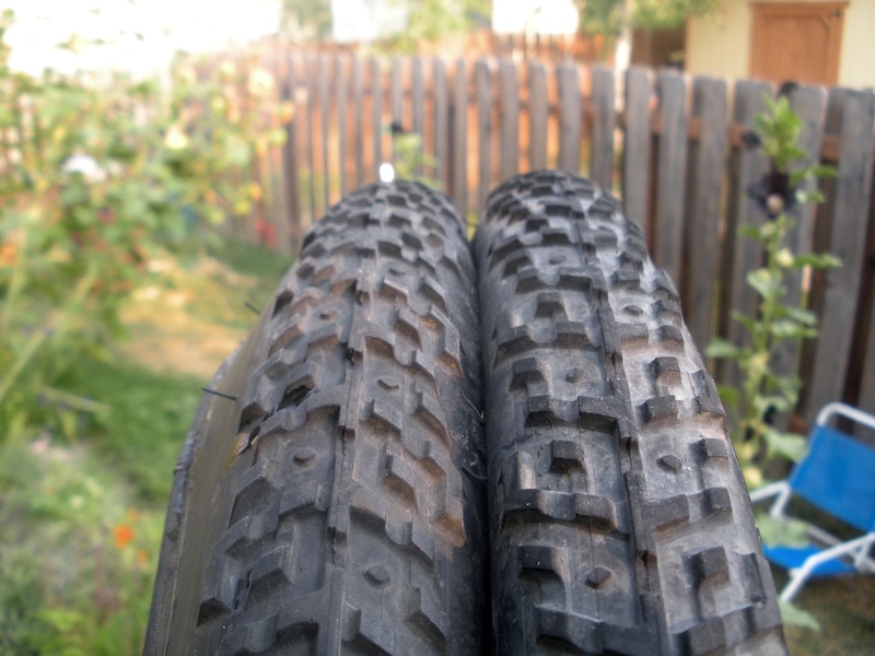 700c x 40c bike tires