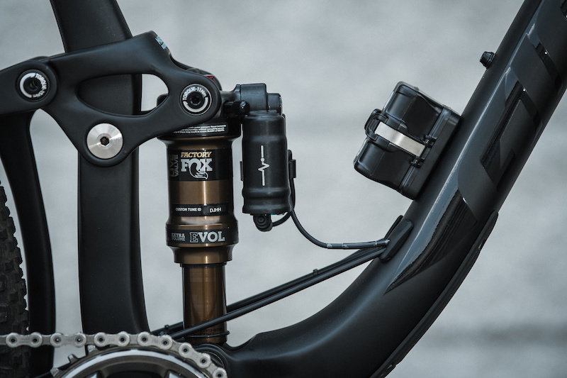 Uberbike Fat Grip 150mm Lock on mountain bike Handlebar Grips Red//Gold