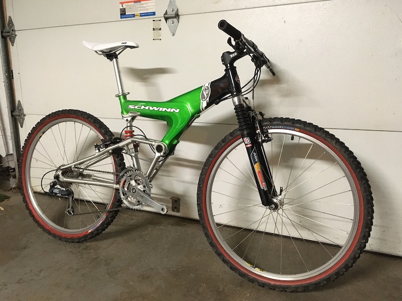 Schwinn s30 sales mountain bike