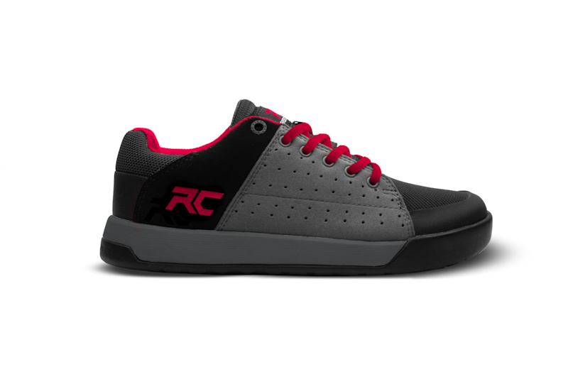 etnies mike vallely shoes