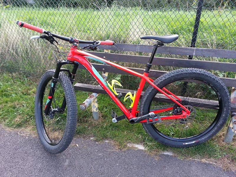 Hardest decision this year...swapped the Pine Mountain in for this baby. Very stiff, quick and a surprisingly sweet ride. I take back what I said about Specialized, this rig is pretty impressive.