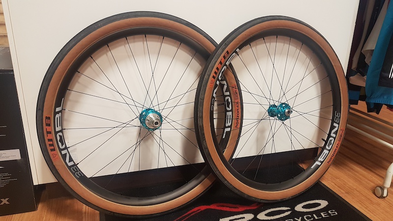 Noble Carbon hoops with iNine hubs