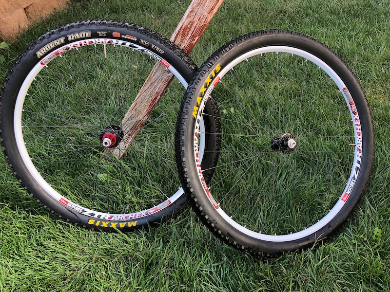 stan's notubes ztr flow ex 29 wheelset