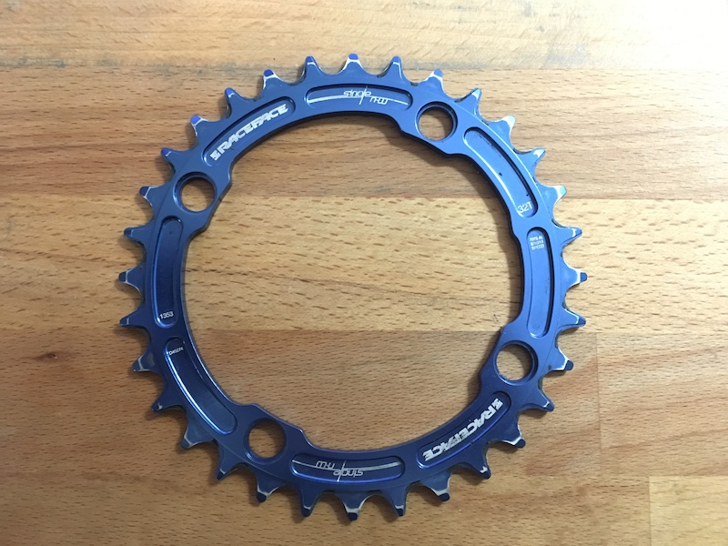 Corona RaceFace 32t Larga Stretta 104mm BCD - Blu, Per Mountain Bike