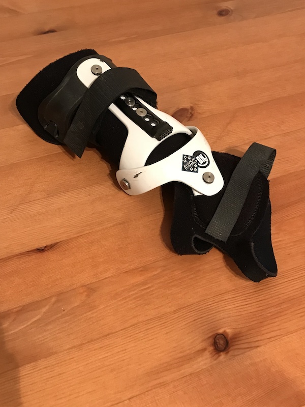 2017 Carbon Fiber Wrist Brace For Sale