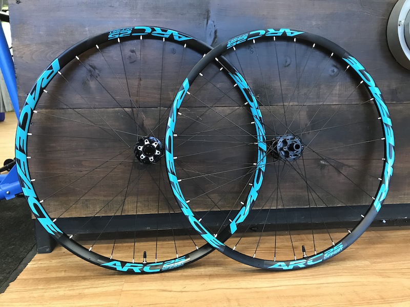 race face arc 27 wheelset