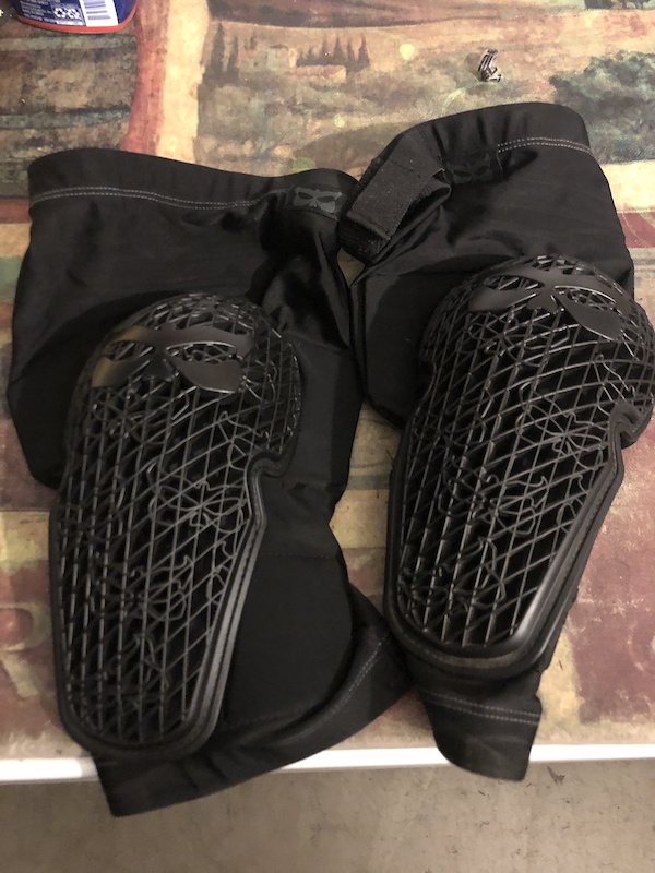 2018 Kali Protectives Strike Knee/Shinpads size large For Sale