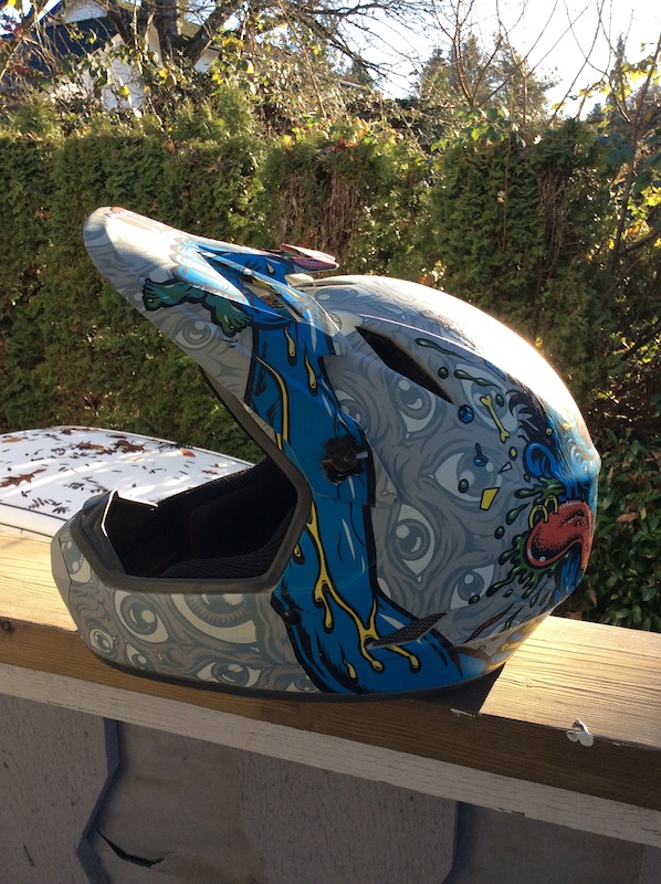 2 great kids medium size full face helmets For Sale