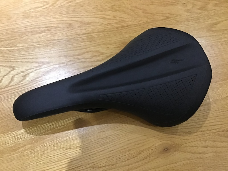 specialized henge saddle