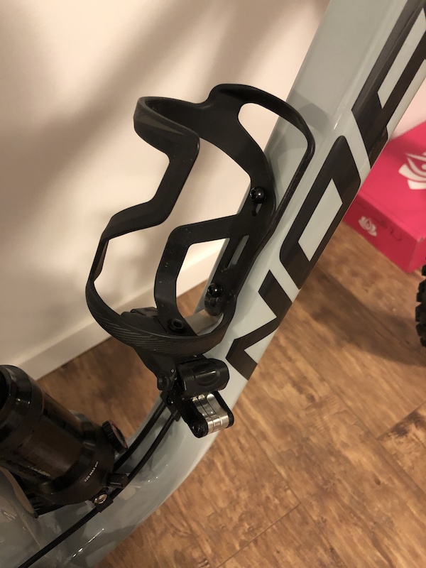 Specialized Zee SWAT cage w/ tool For Sale