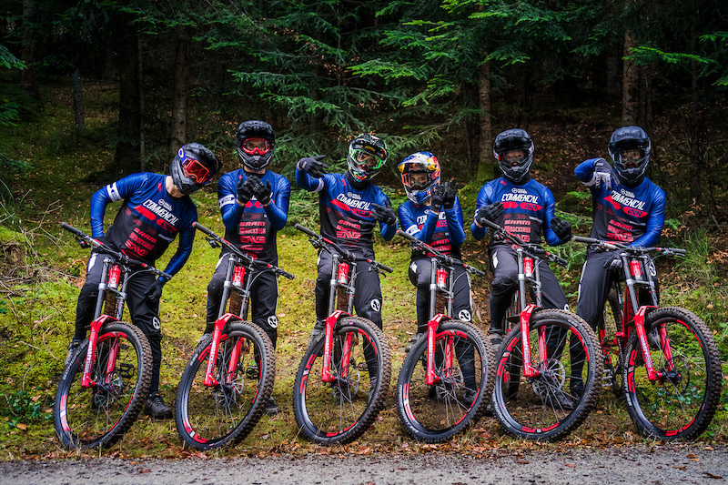 commencal team