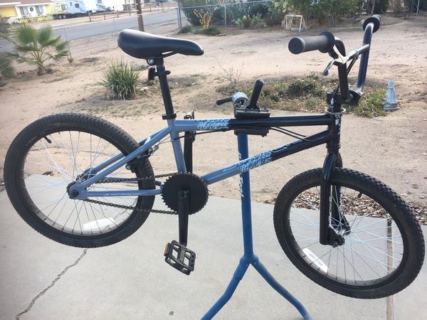2014-15 Black Eye De La Cruz 20” BMX in Matte Black! 
All original OEM parts! Beautiful Bike! 
Needs new rear freewheel sprocket. Available for $25.00 at any local bike store.
No trades!! CASH ONLY!!