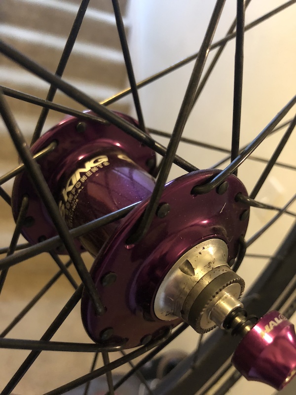 King limited purple kit:
Straight headset 
Threaded bottom bracket
135 iso rear hub with Shimano driver 
9mm iso front hub small diameter