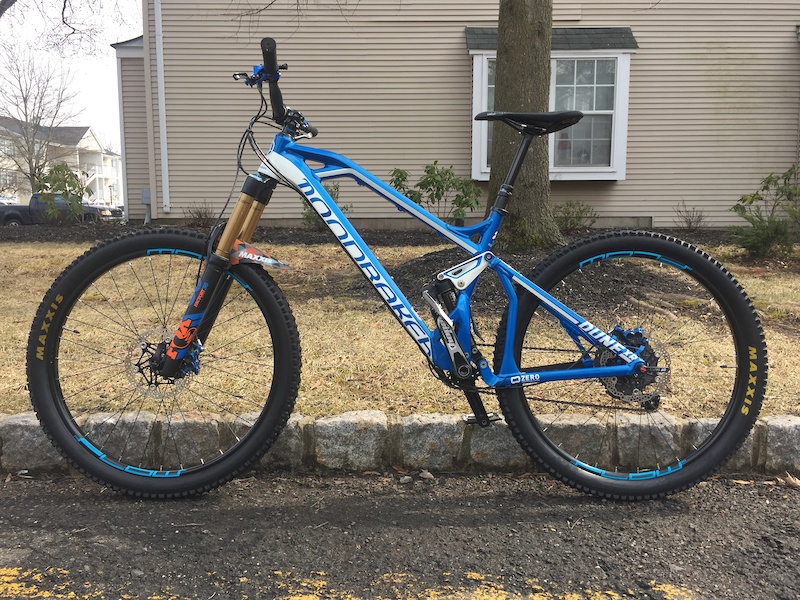trek carbon fibre road bike
