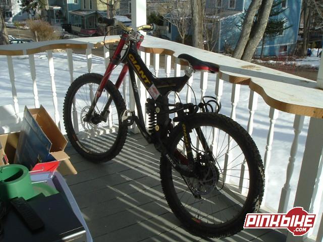 This is my 2001 Giant ATX DH-1 TEAM. The bike is equiped with a 2001 White Brothers DH3 and a 2002 Fox Vanilla RC Pro Valved. For more information, e-mail me.