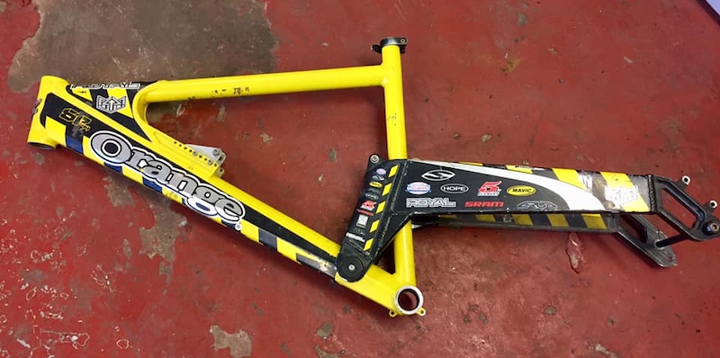 I just managed to get my hands on my latest project Steve Peats spare frame from the 2005 season, can't wait to get this bad boy looking like the day it left the factory.