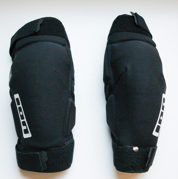 New Ion KPact Zip Knee Pad Size Medium For Sale
