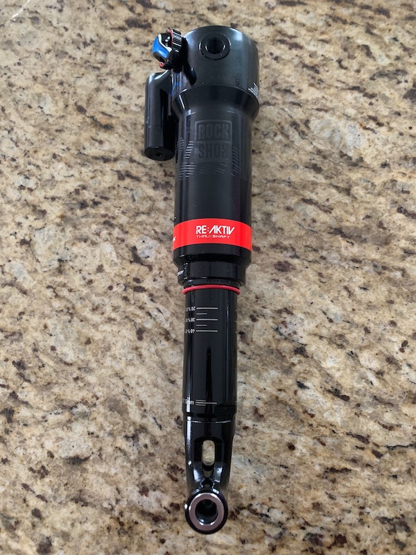 rockshox deluxe rt3 reaktiv thru shaft