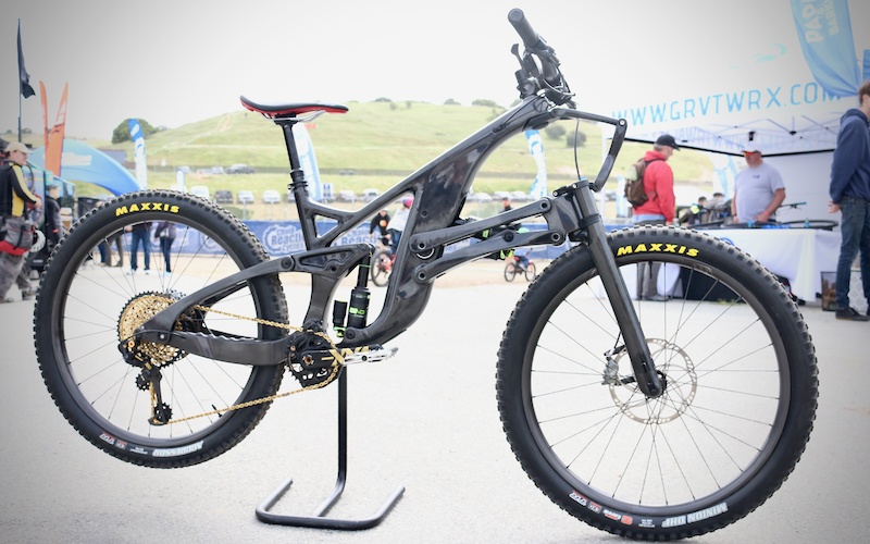 carbon enduro bike